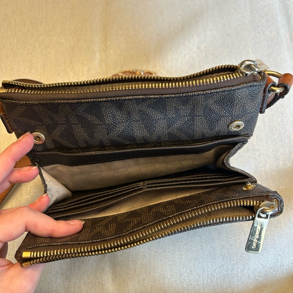 Michael Kors crossbody - Picture 5 of 6